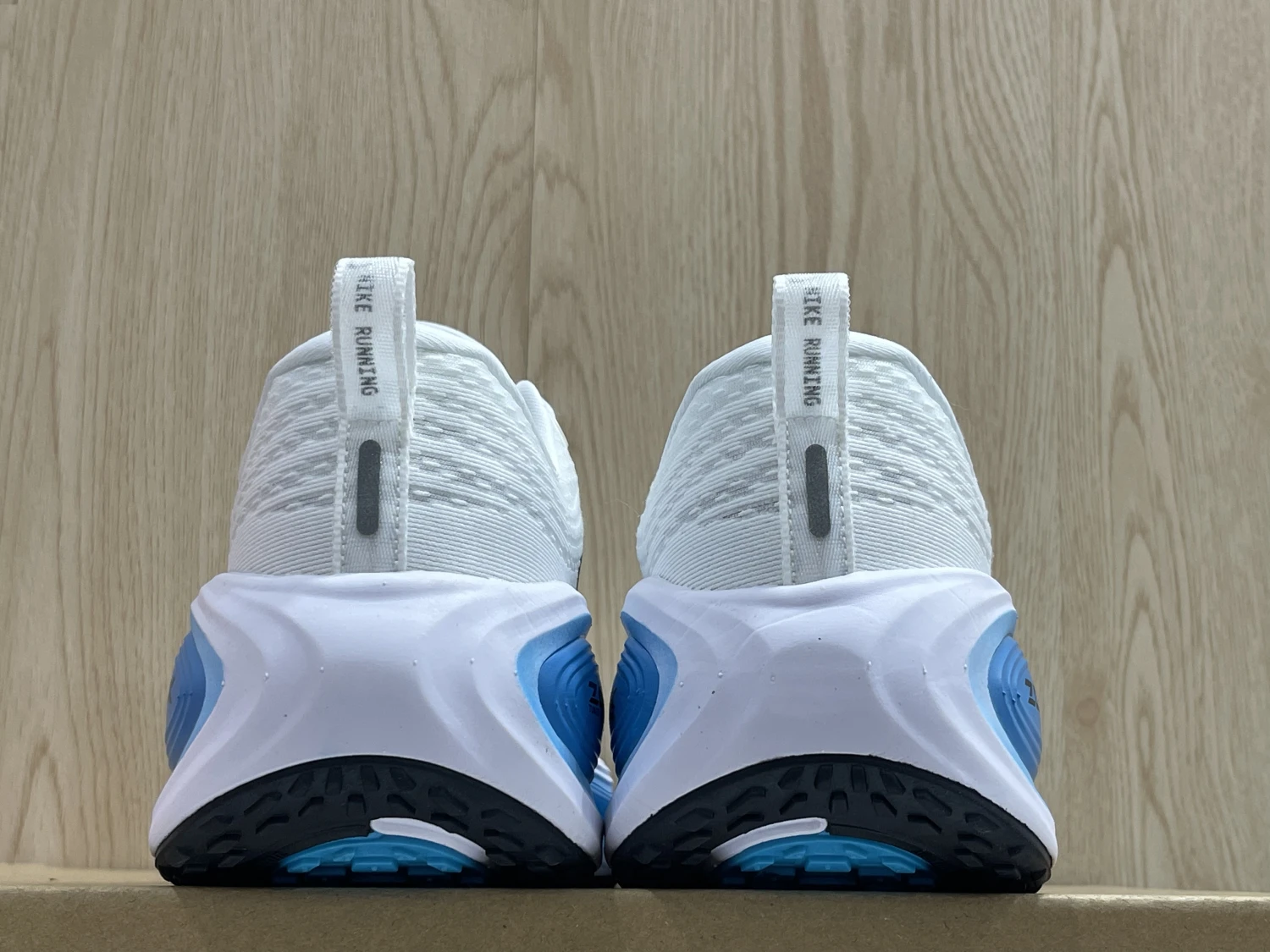 Nike Run Vomero Plus – White / Sky Blue / Black