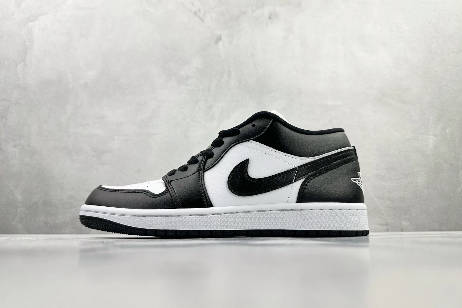 Jordan Low Sneaker – Black & White