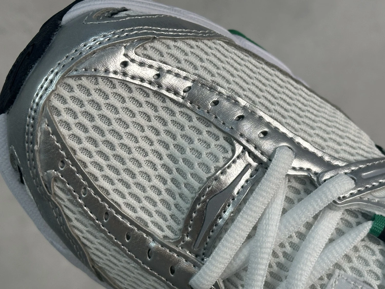 Nike Air Max Moto 2K – White, Metallic Silver & Emerald Green