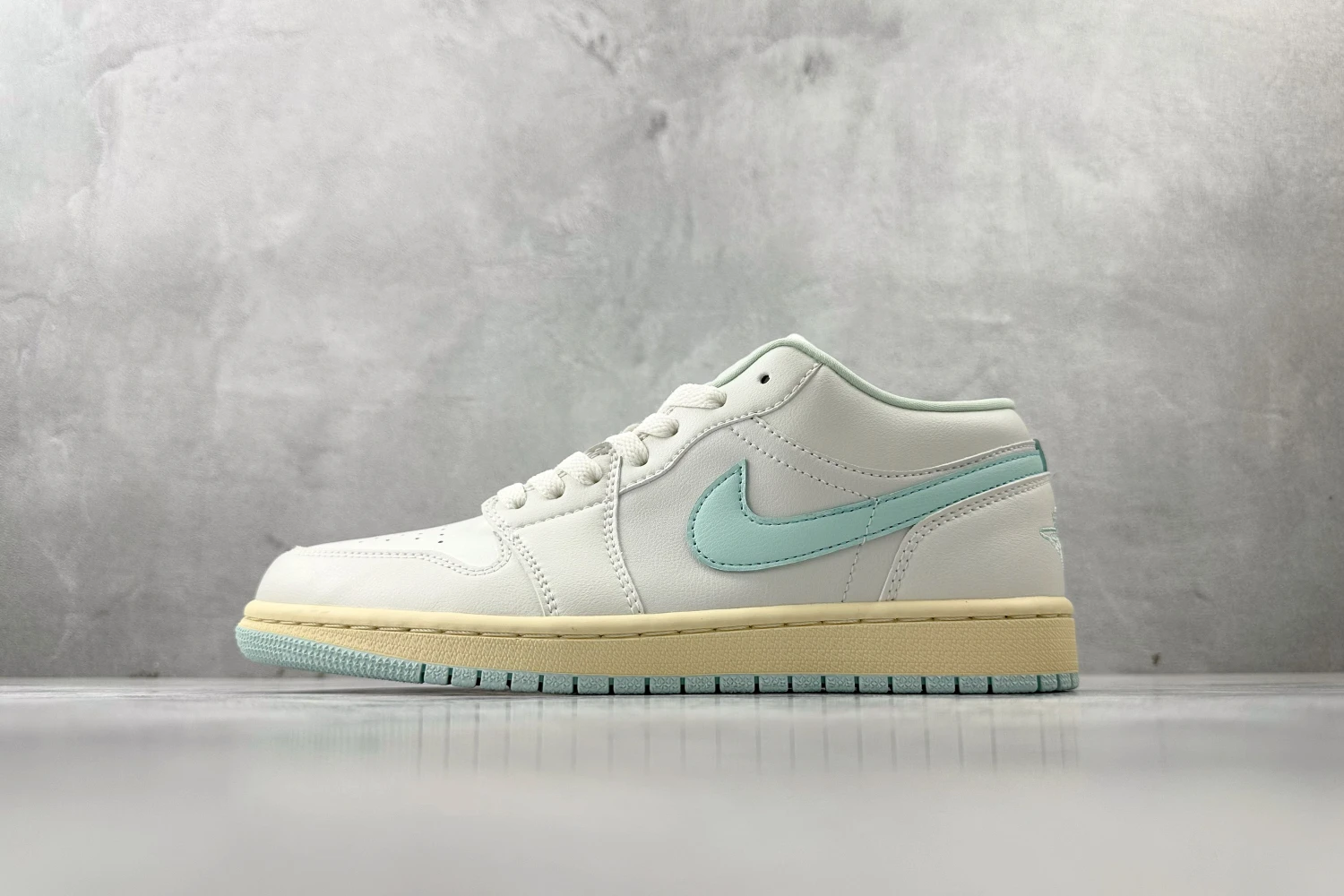 Air Jordan Low Mint White