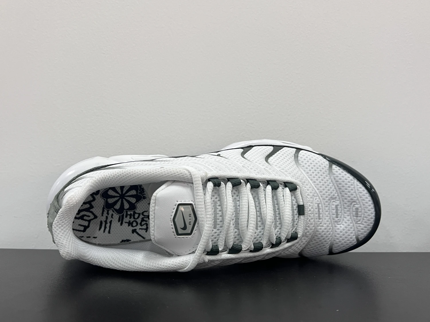 Nike Air Max Plus White Black Gradient Sneakers – Premium Tuned Air Streetwear Shoes