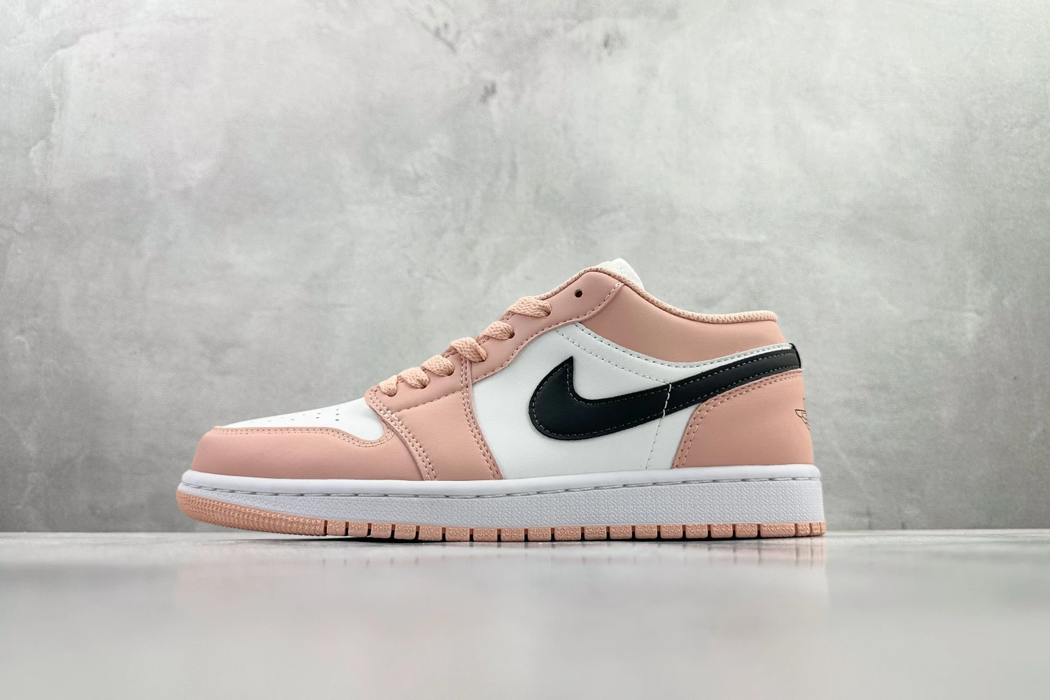 Jordan Low Pink & White Sneaker
