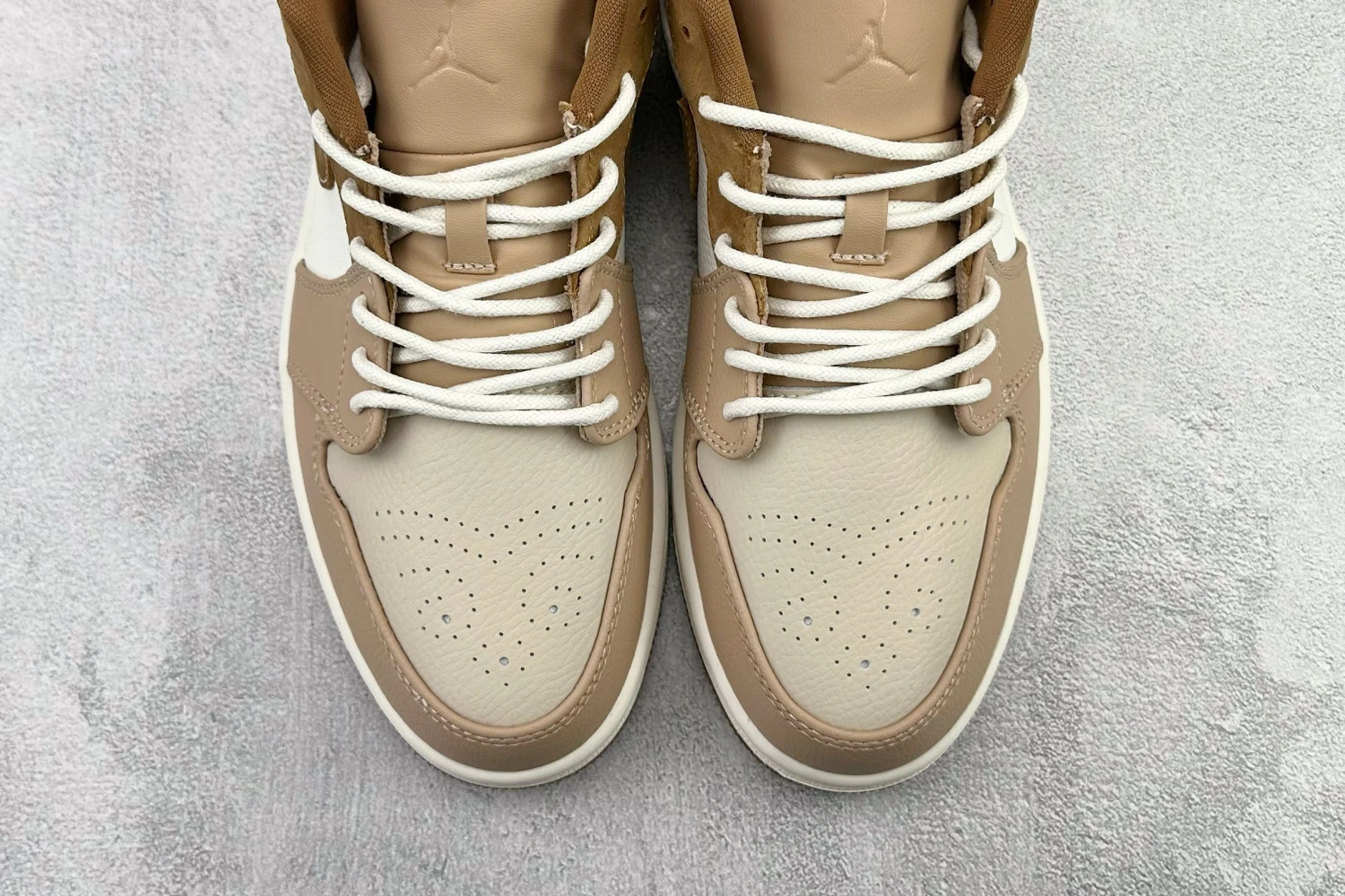 Air Jordan Low Sandstone Beige