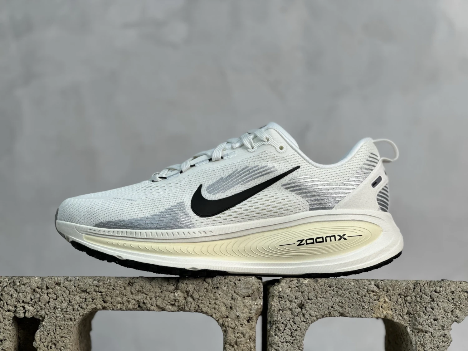 Nike Air Max Road Runner – Triple White