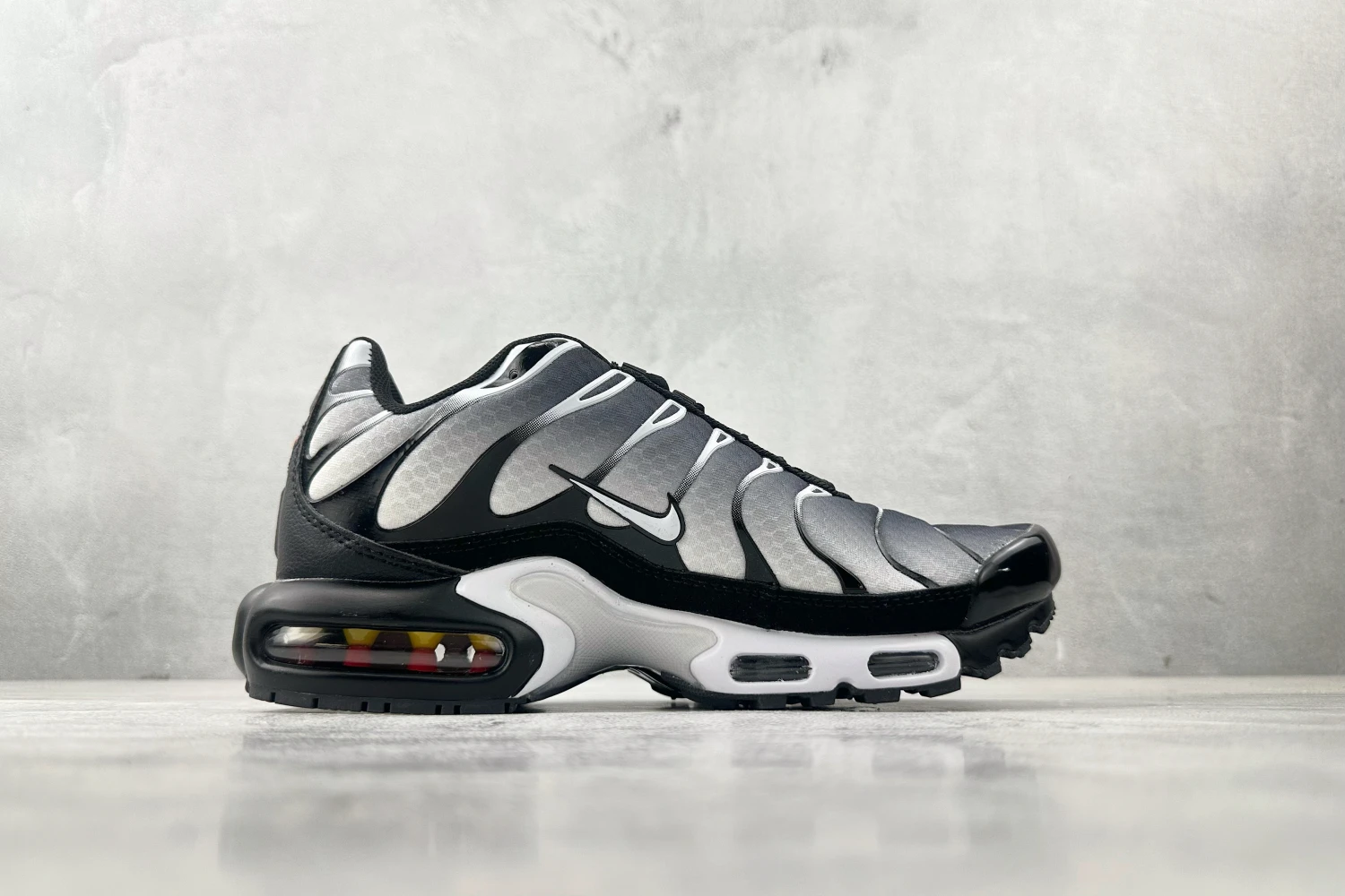 Nike Air Max Plus TN Silver Black Gradient Running Sneakers