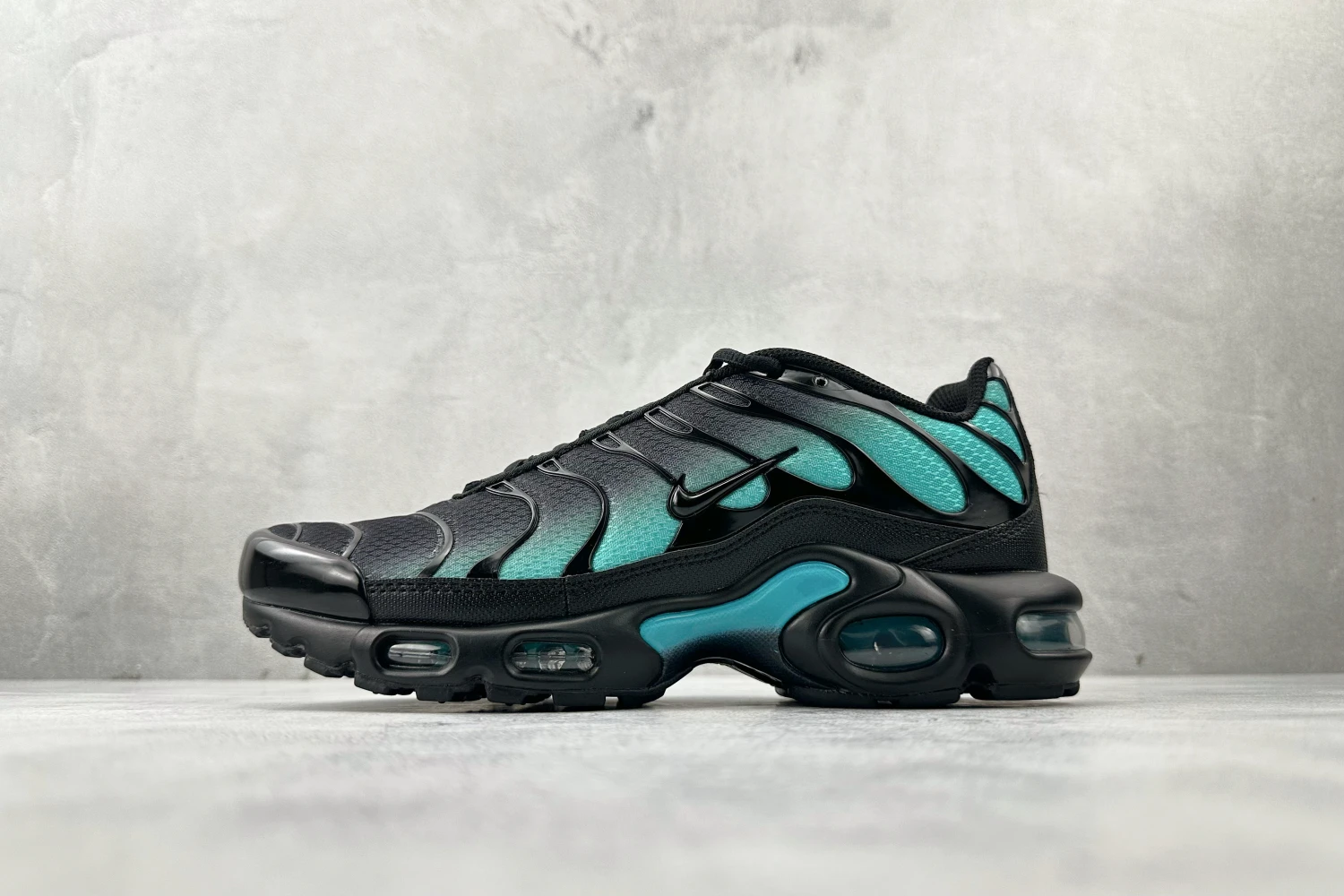 Nike Air Max Plus TN – Black & Turquoise Blue