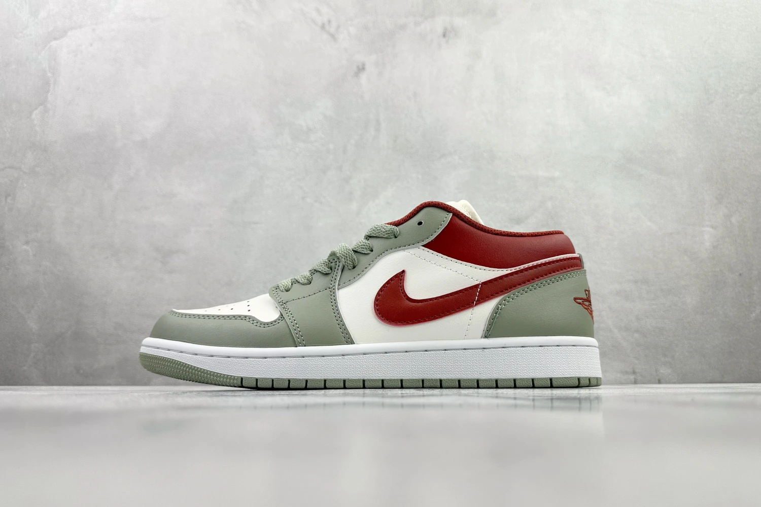 Jordan Low Sneaker – Sage Green & Burgundy
