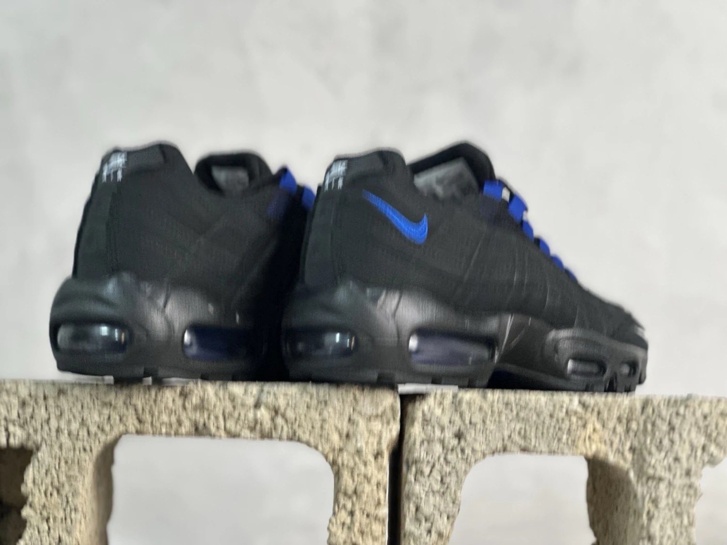 Nike Air Max 95 Sneakers – Black & Royal Blue