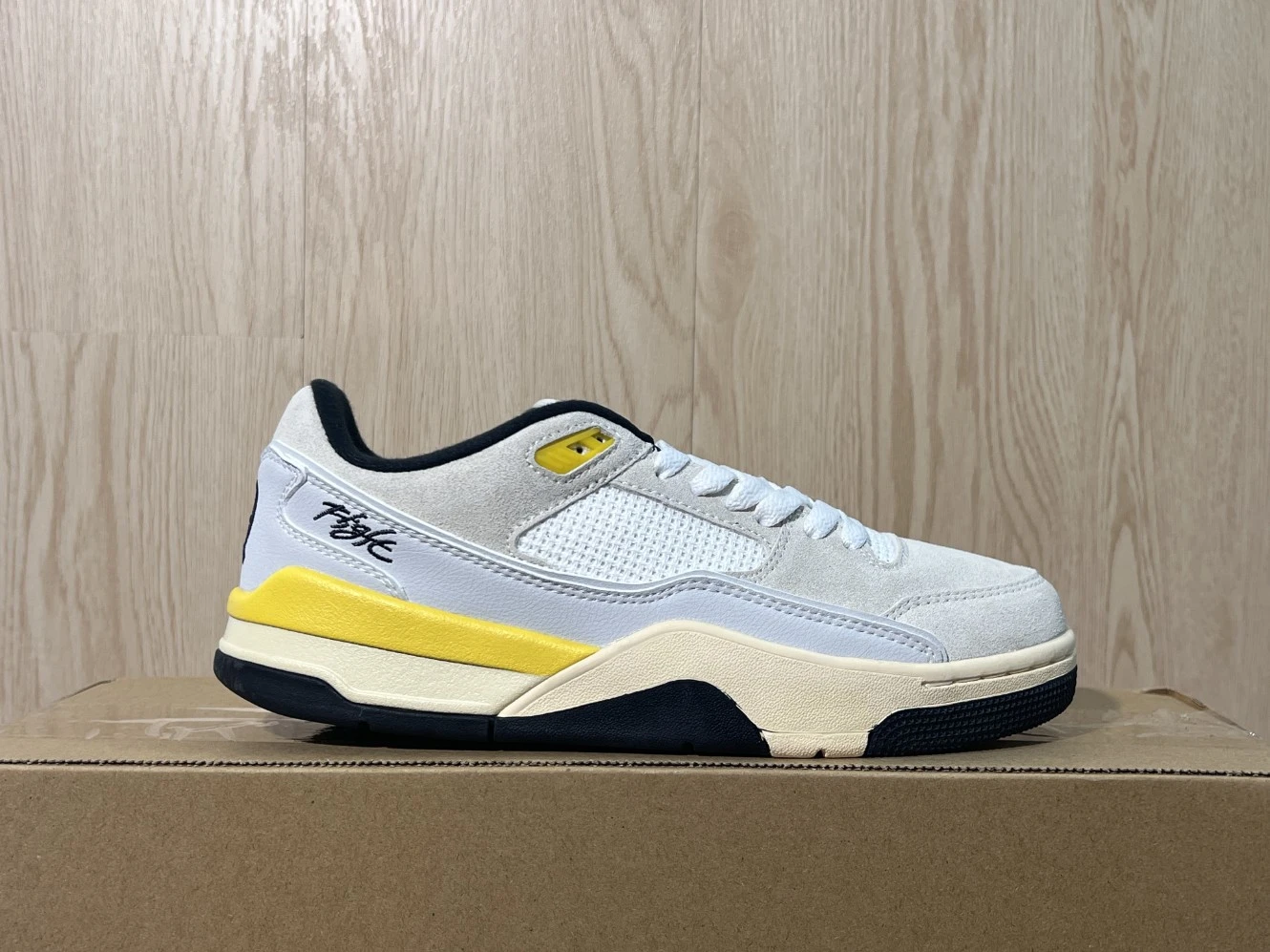 Nike White, Cream, Black & Yellow Retro Low-Top Basketball Sneakers – Premium Casual Streetwear Shoes