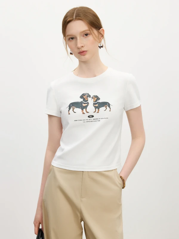 Retro Americana Hound Print Cotton Tee – Casual Summer Fit for Women