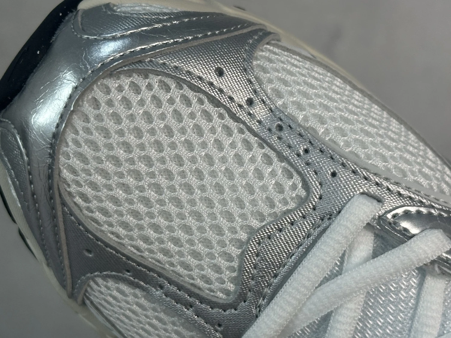 Nike Air Max Moto 2K – White, Metallic Silver & Gold Beige
