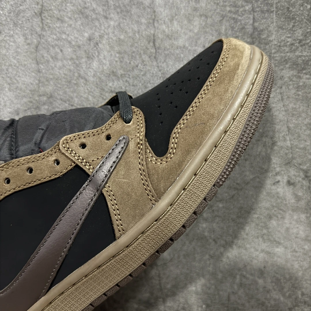 Nike Air Earth Brown