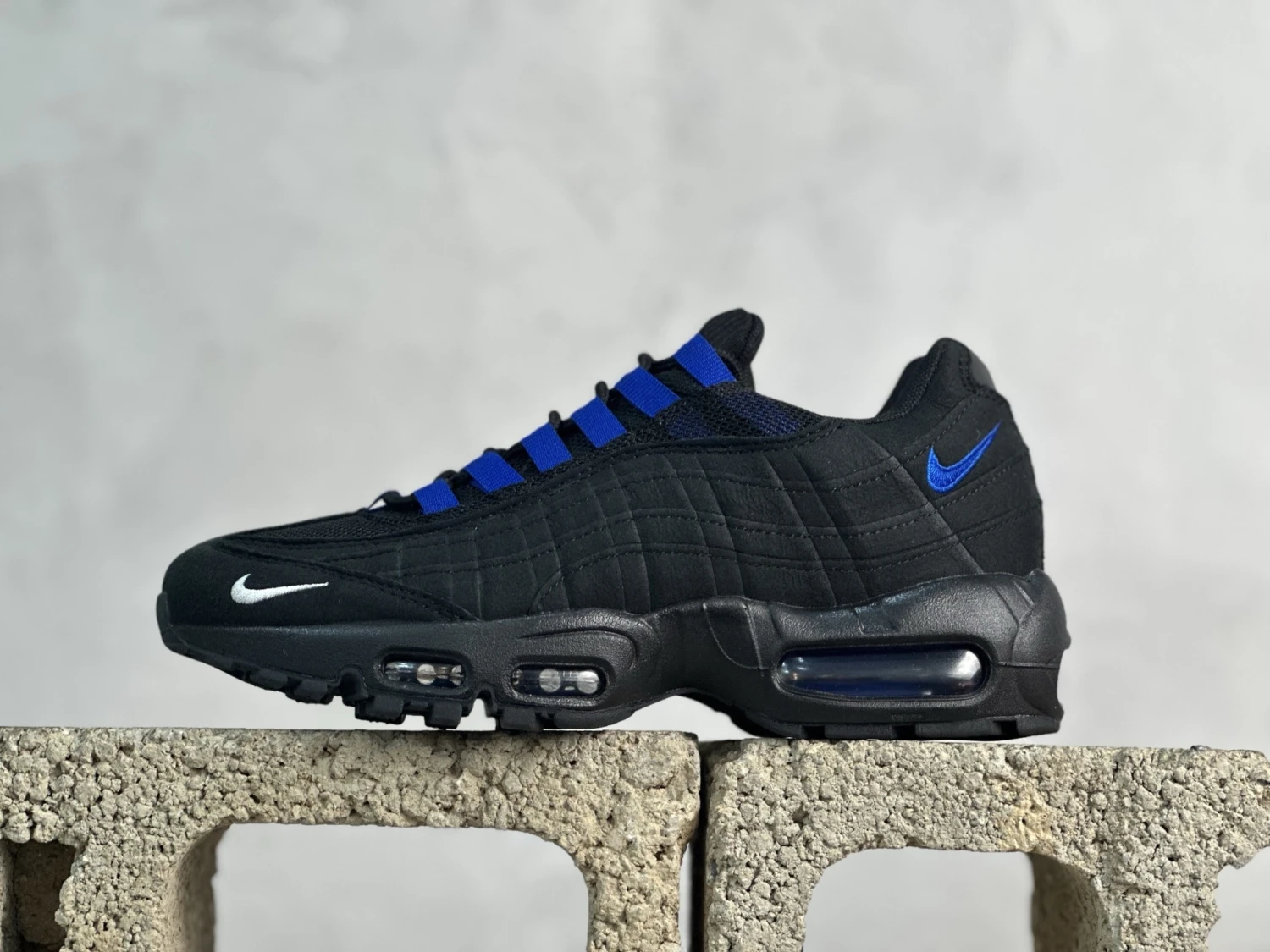Nike Air Max 95 Sneakers – Black & Royal Blue
