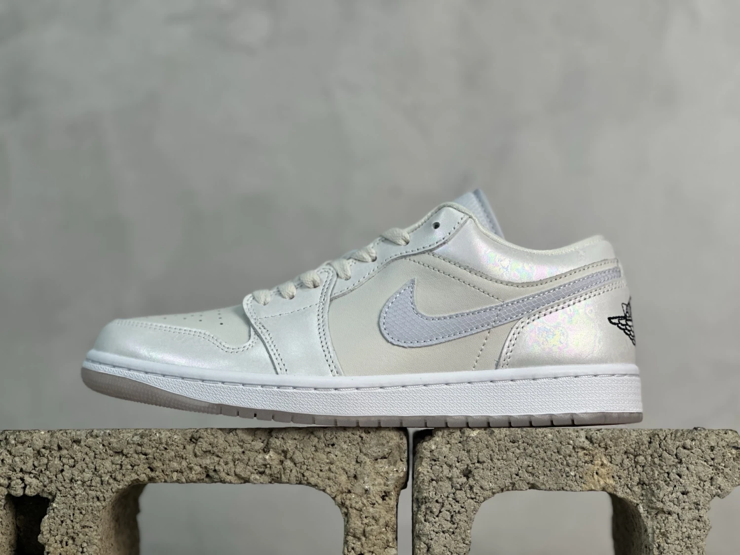 Air Jordan Low – Triple White Sneakers