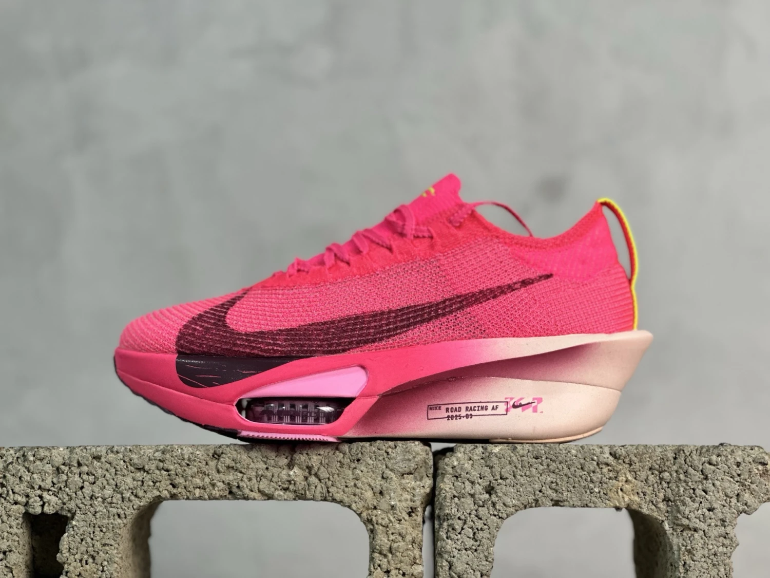 Nike Zoom Flyknit Running Shoes – Bright Pink & Black