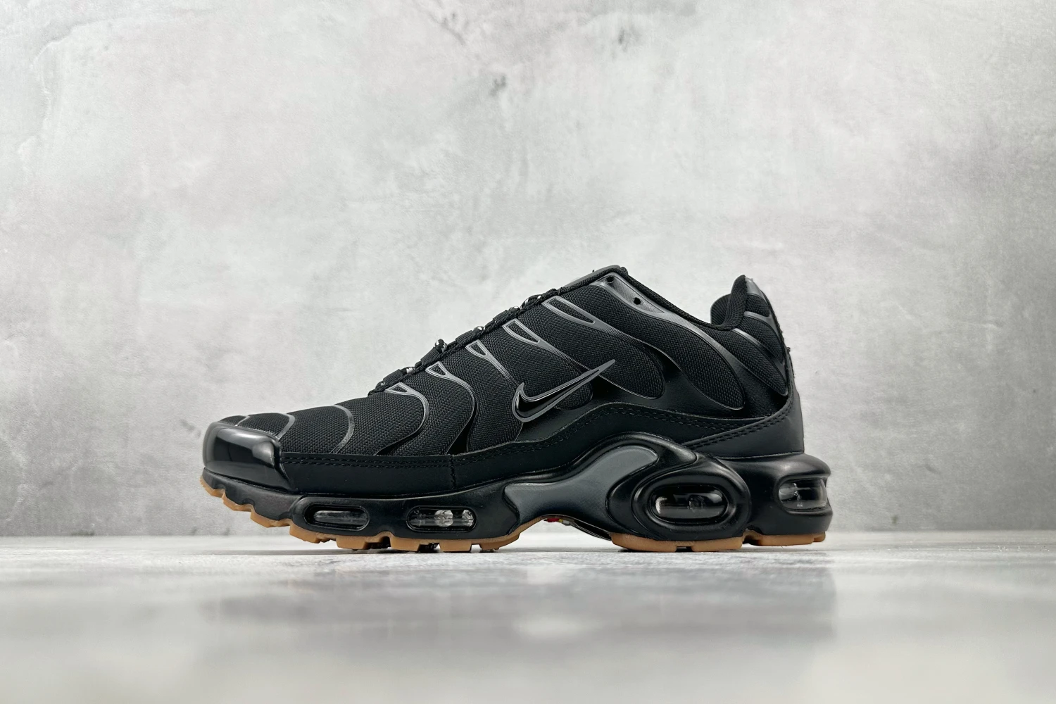 Nike Air Max Plus TN – Triple Black / Reflective Silver