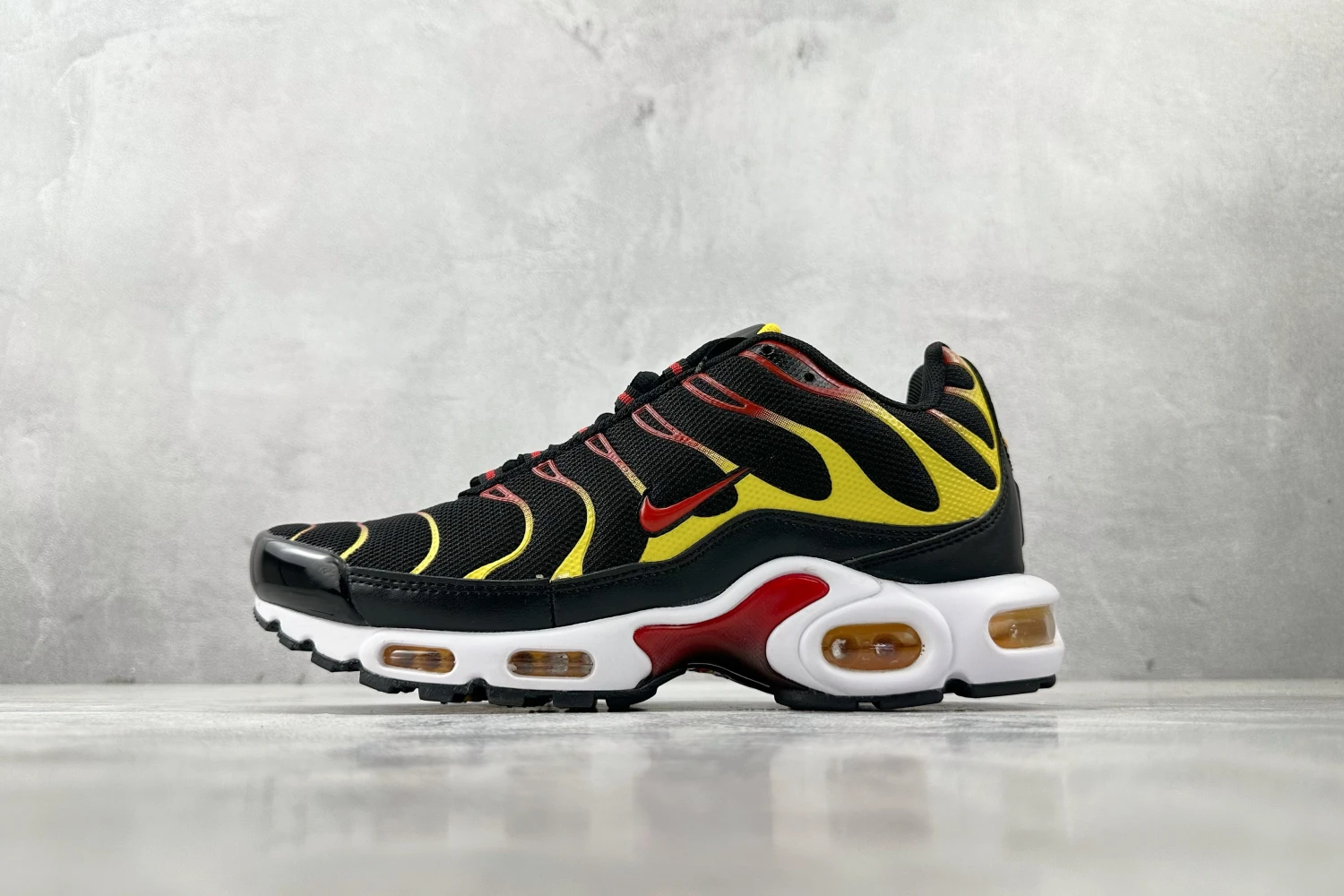Nike Air Max Plus TN – Black / Red / Yellow