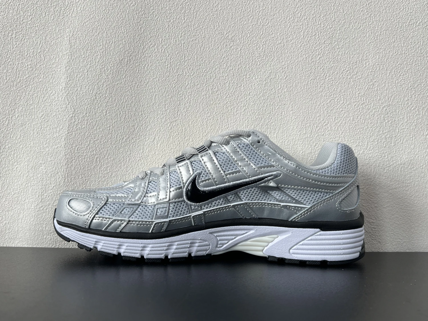 Nike P-6000 Metallic Silver Black Running Sneakers – Retro-Inspired Lifestyle Sports Shoes