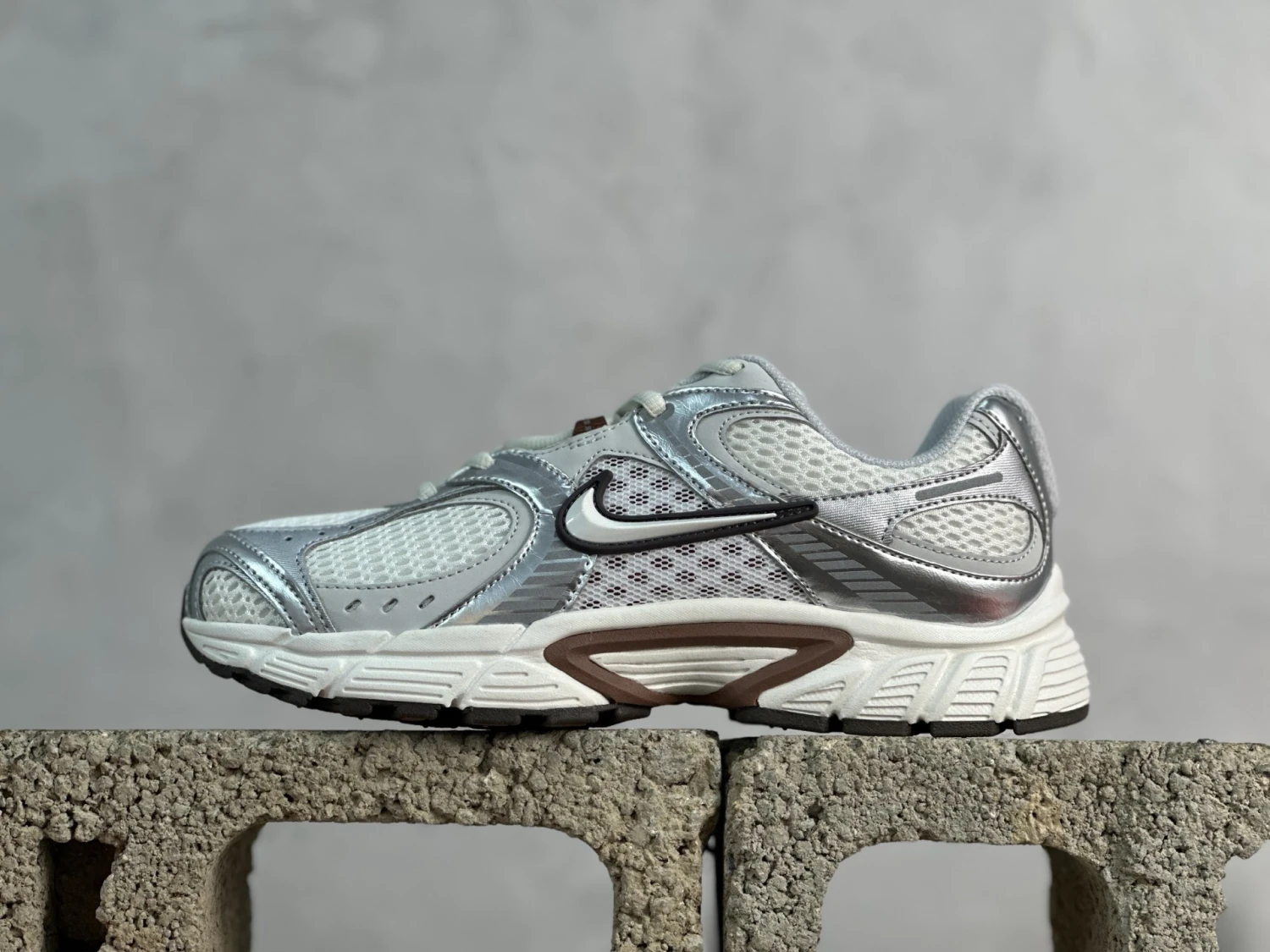 Nike Air Max Moto 2K – White, Metallic Silver & Mocha Brown