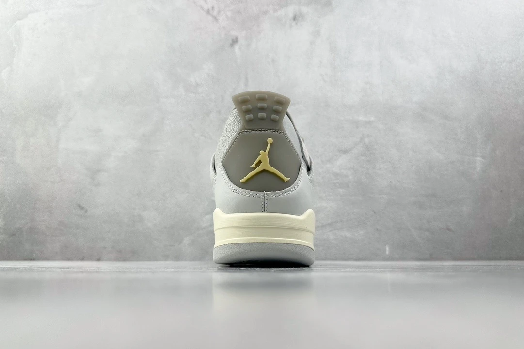 Jordan Sneakers – Light Grey & Cream