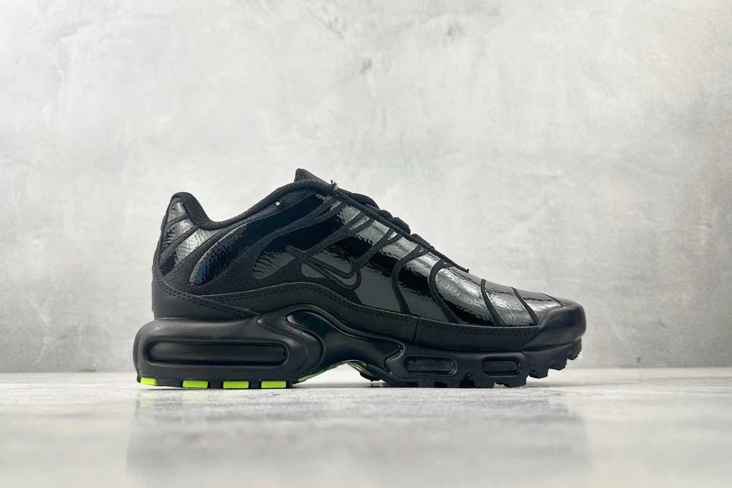 Nike Air Max Plus TN Triple Black Gloss Running Sneakers