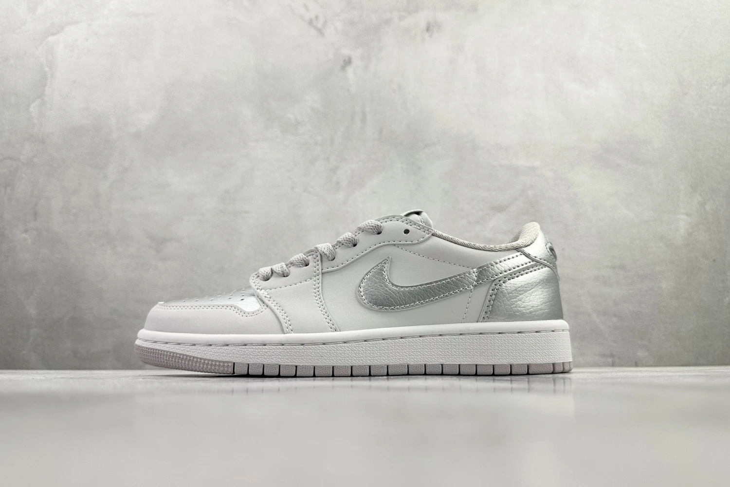 Nike Air Force Low Triple Light Grey