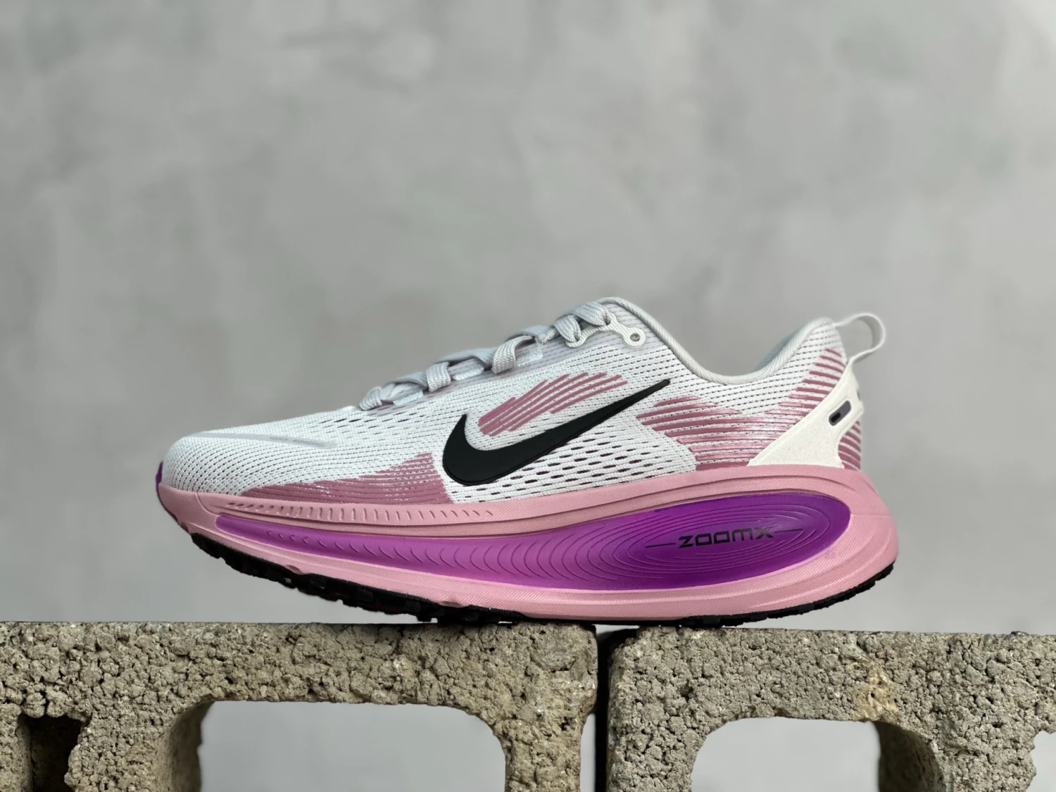 Nike Vomero 18 Road Running Shoes – White, Pink & Purple