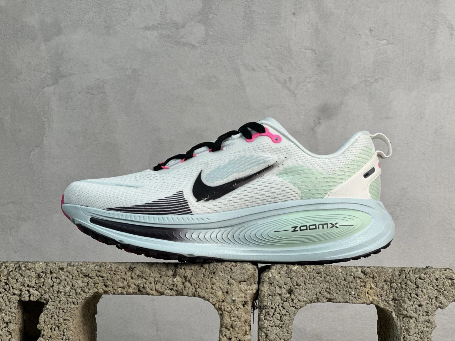 Nike Air Max Road Runner – White, Black & Hyper Pink