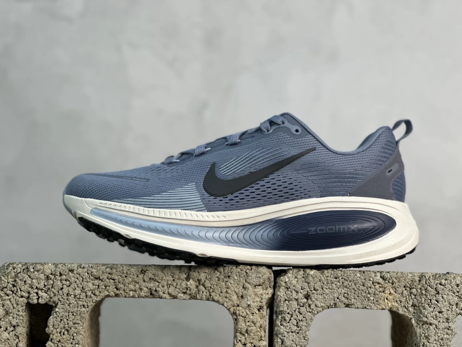 Nike Vomero 18 Road Running Shoes – Slate Blue & White