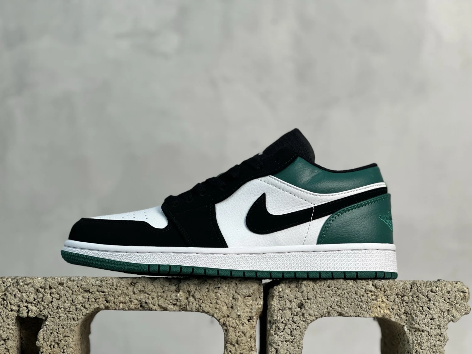 Air Jordan Low – Teal Black White Edition