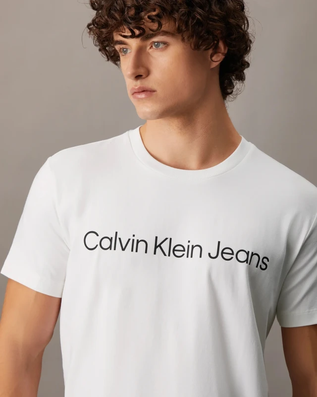 Calvin Klein Jeans Men’s White Printed Cotton T-Shirt – Fall/Winter Collection
