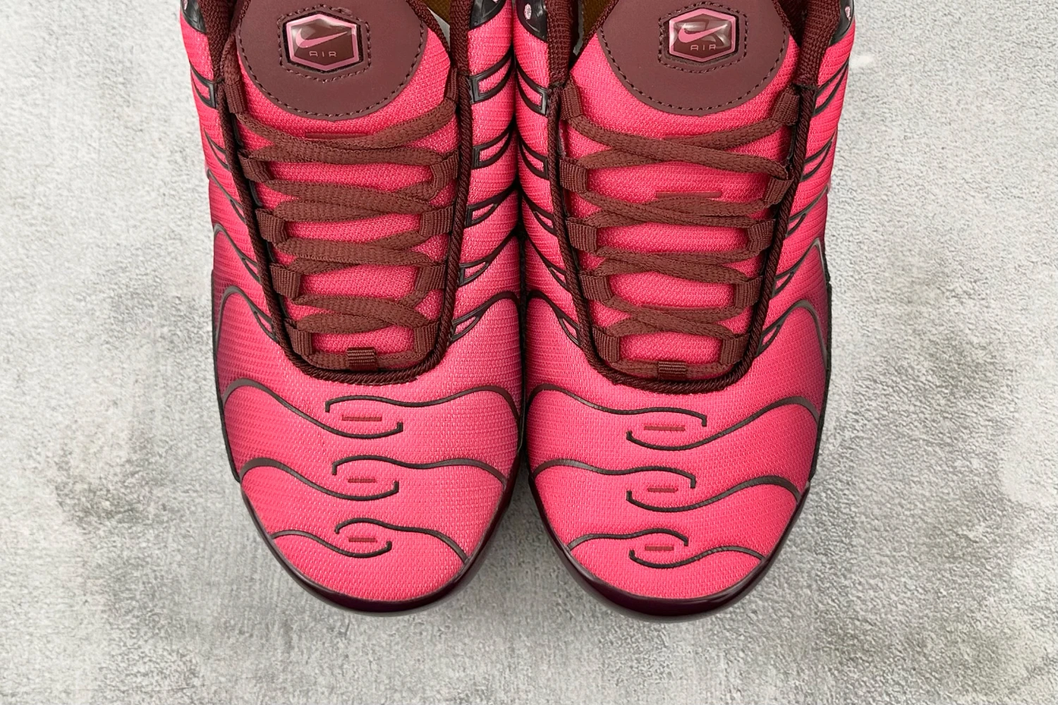Nike Air Max Plus TN – Crimson Red / Burgundy