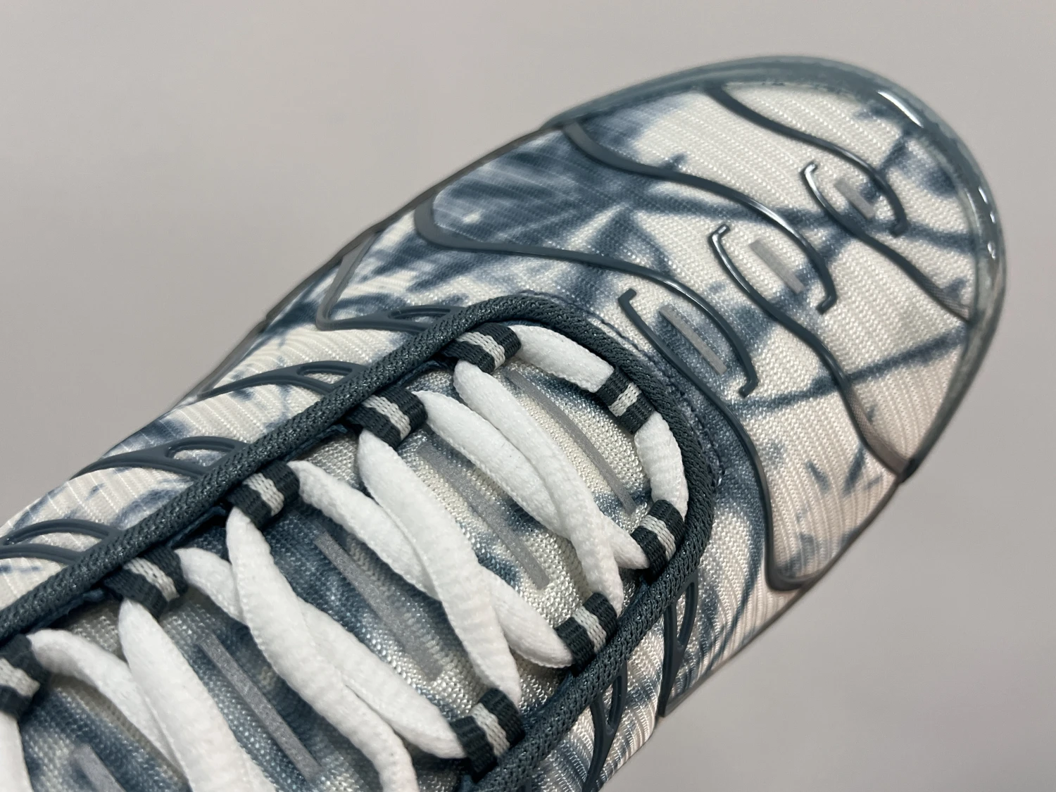 Nike Air Max Plus TN – Glacier White & Steel Grey