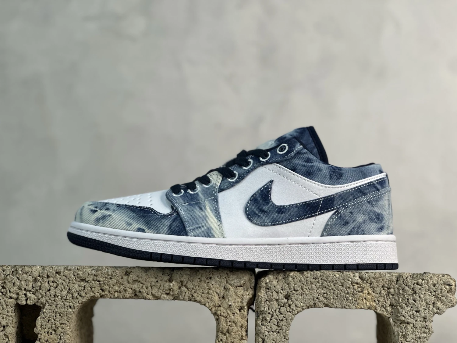 Air Jordan Low – Vintage Denim Edition