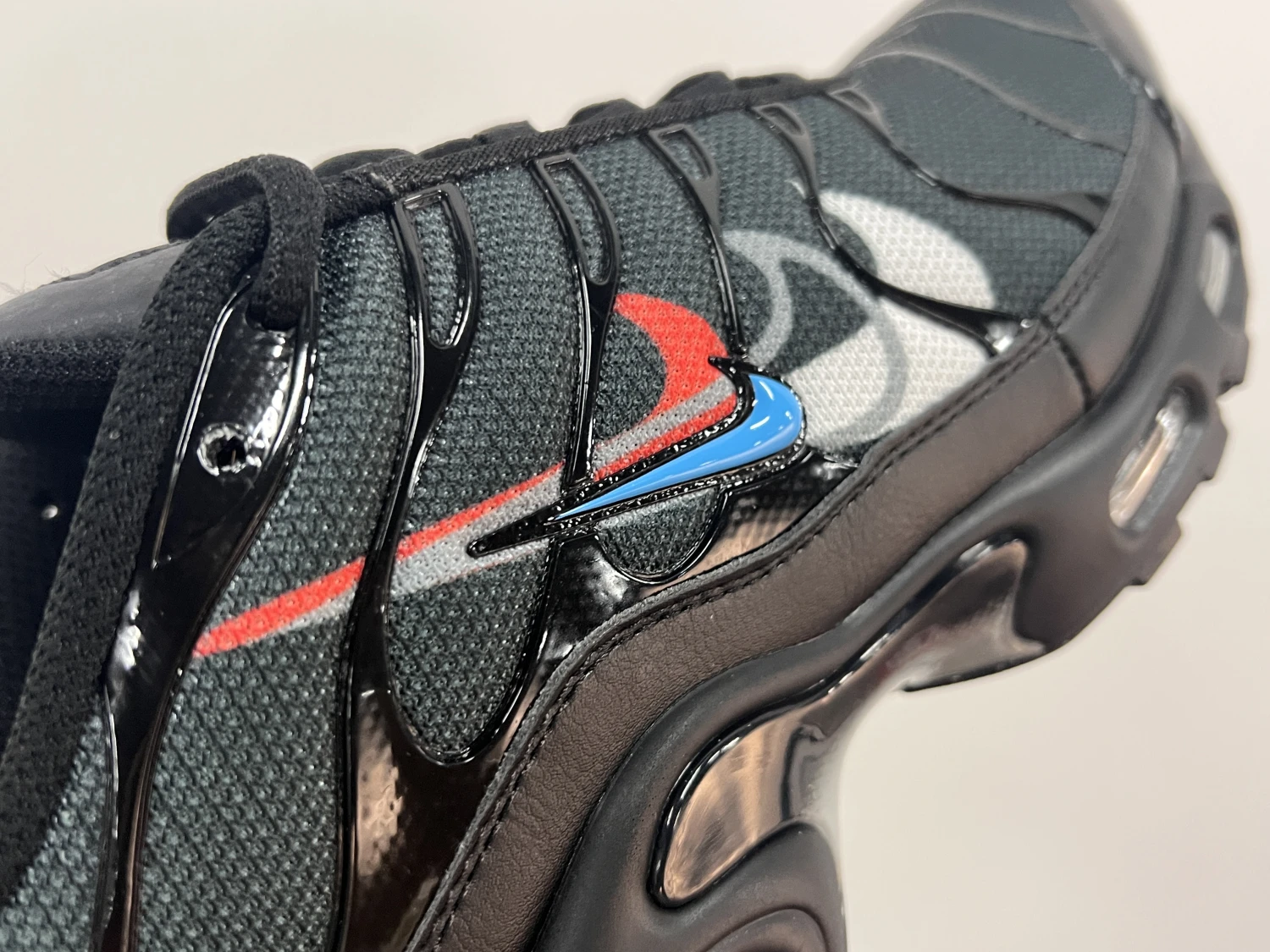 Nike Air Max Plus TN – Black, Grey & Hyper Blue