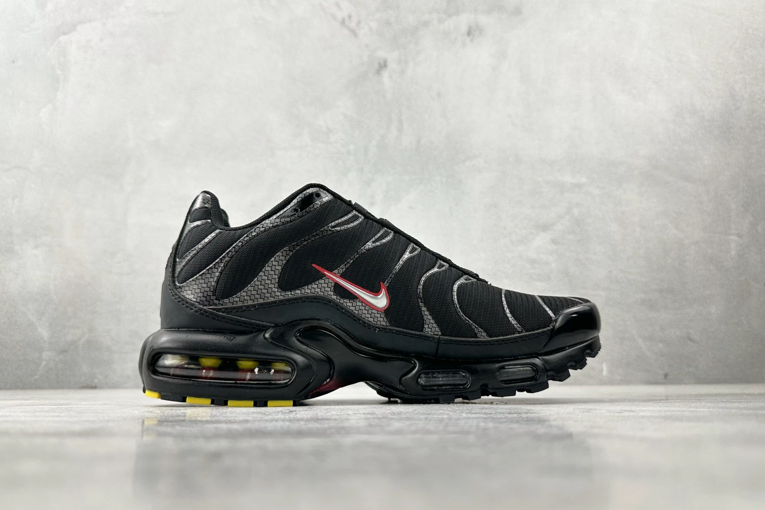 Nike Air Max Plus TN Black Carbon Red Running Sneakers