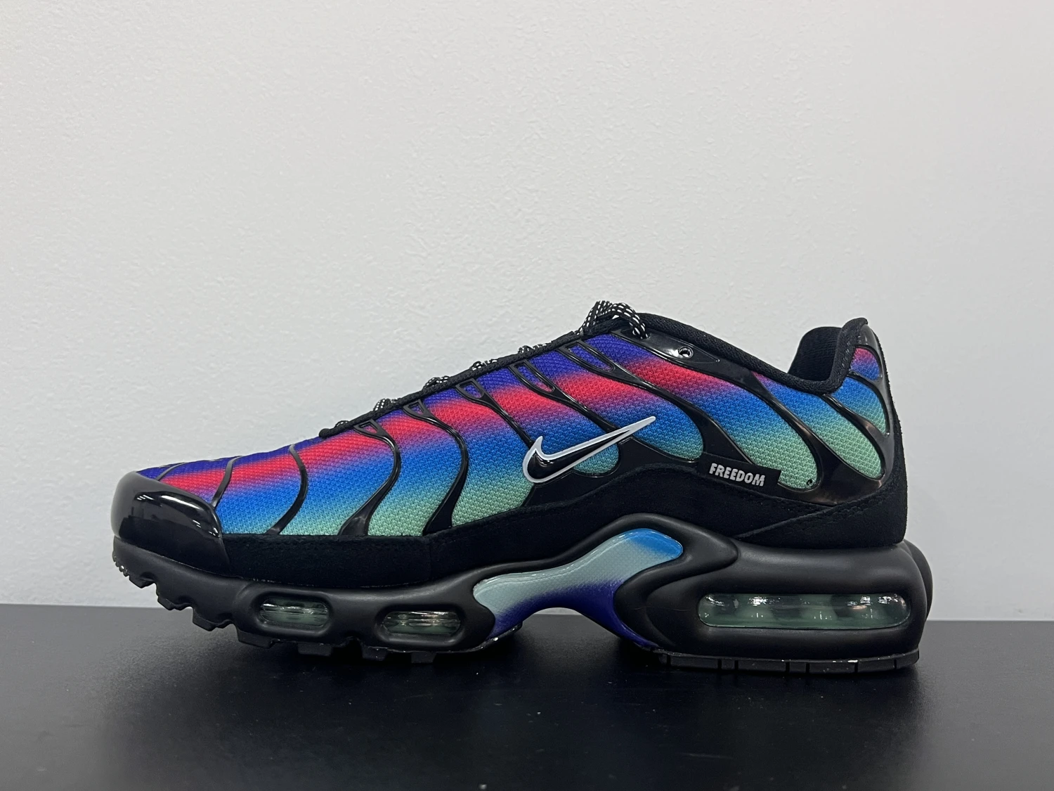 Nike Air Max Plus Freedom Gradient Sneakers – Premium Rainbow Fade Tuned Air Streetwear Running Shoes