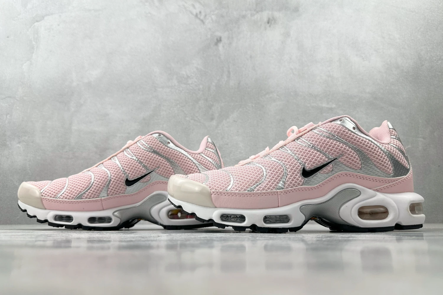 Nike Air Max Plus TN Women's Pink Silver Mesh Running Sneakers