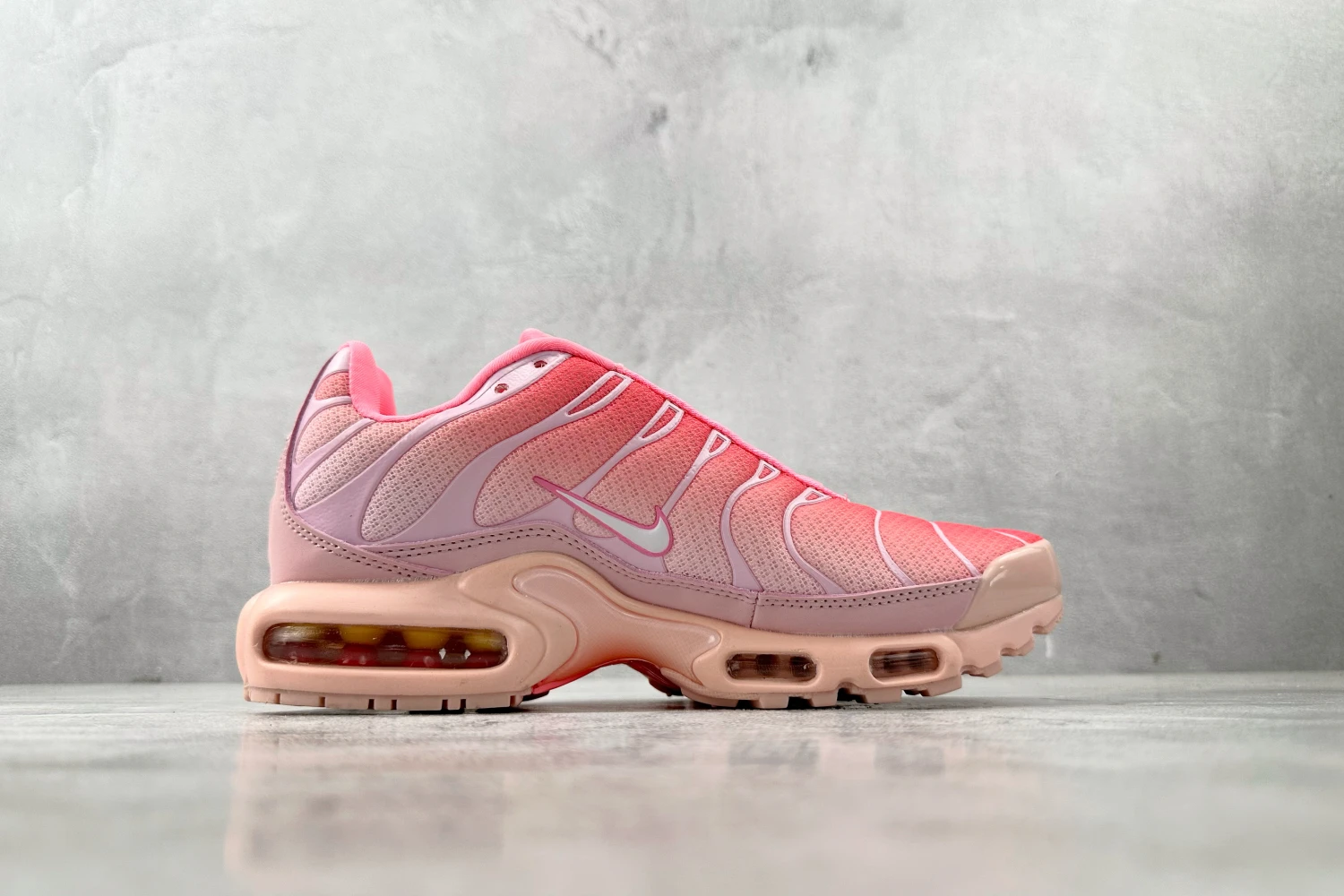 Nike Air Max Plus TN Women's Pink Gradient Running Sneakers