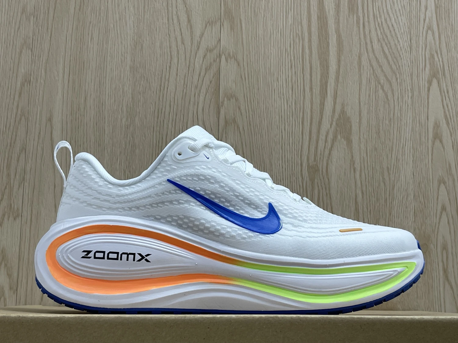 Nike Run Vomero Plus – White / Royal Blue / Safety Orange