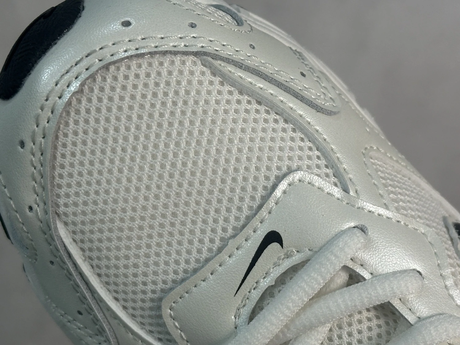 Nike Vomero Sneakers – White & Black