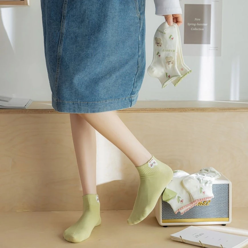 5 Pairs Women Cartoon Short Flower Pattern Socks – Trendy and Comfortable