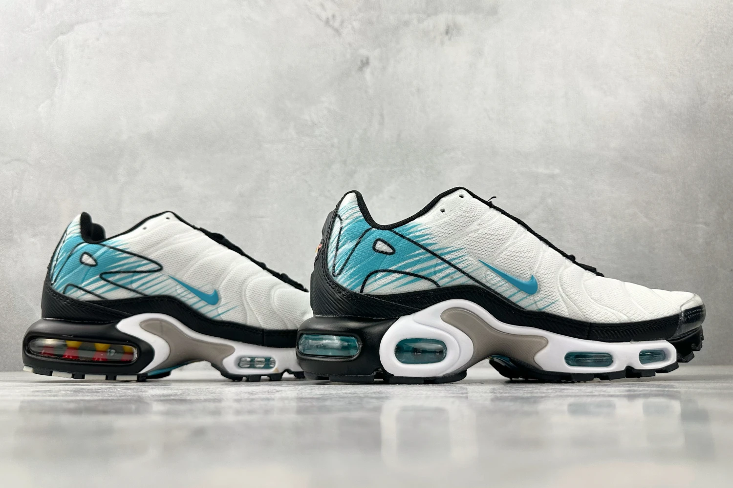 Nike Air Max Plus TN Aqua Wave Sneakers