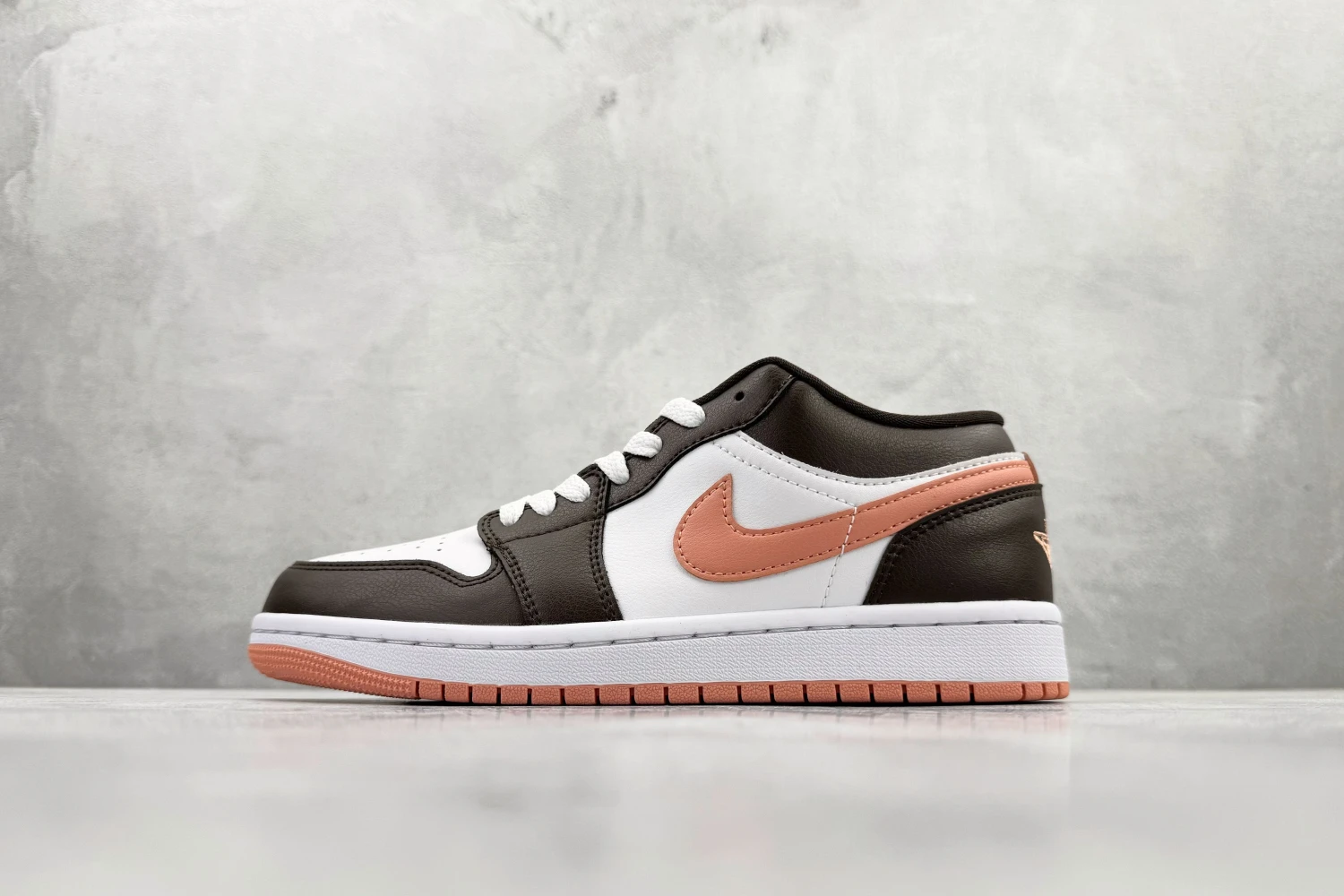 Air Jordan Low Mocha Peach