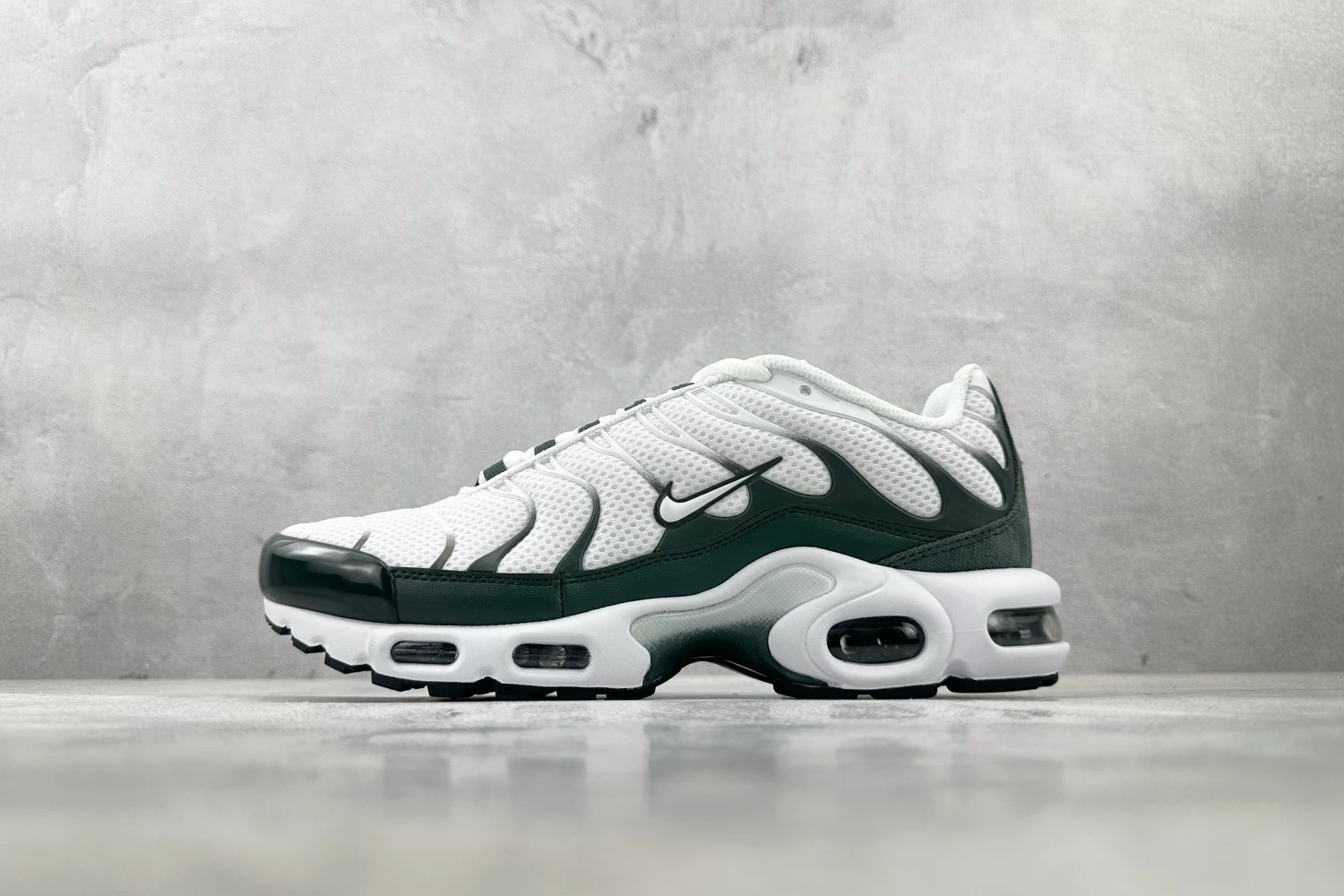 Nike Air Max Plus TN – White, Black & Dark Green