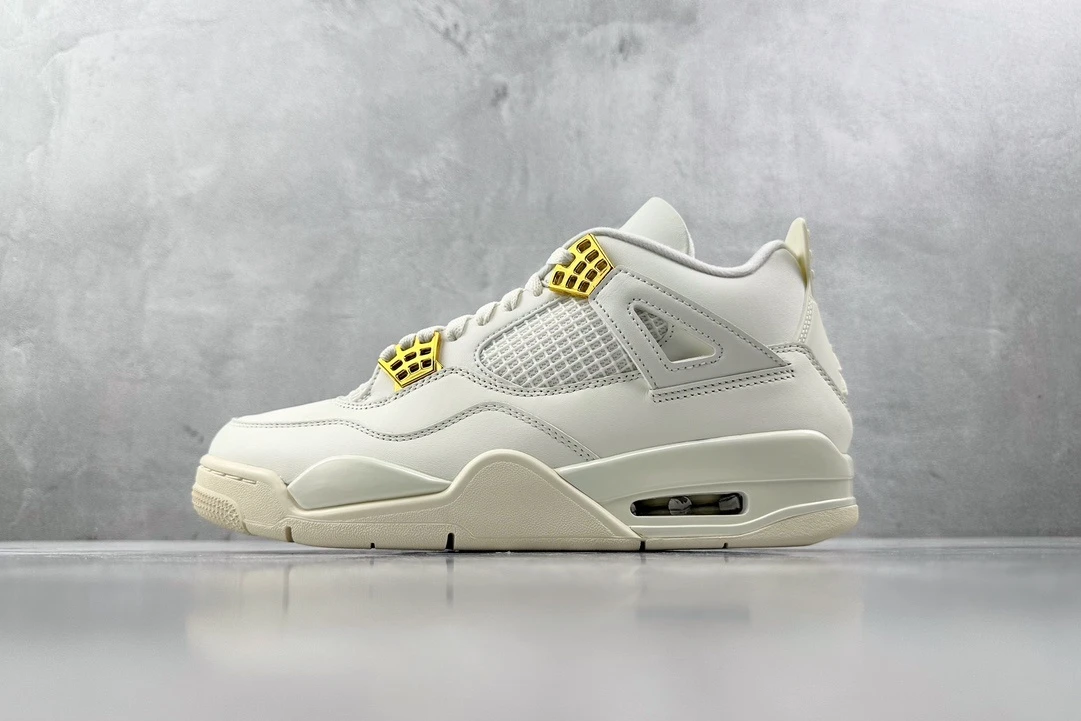 Jordan Sneakers White & Gold Edition