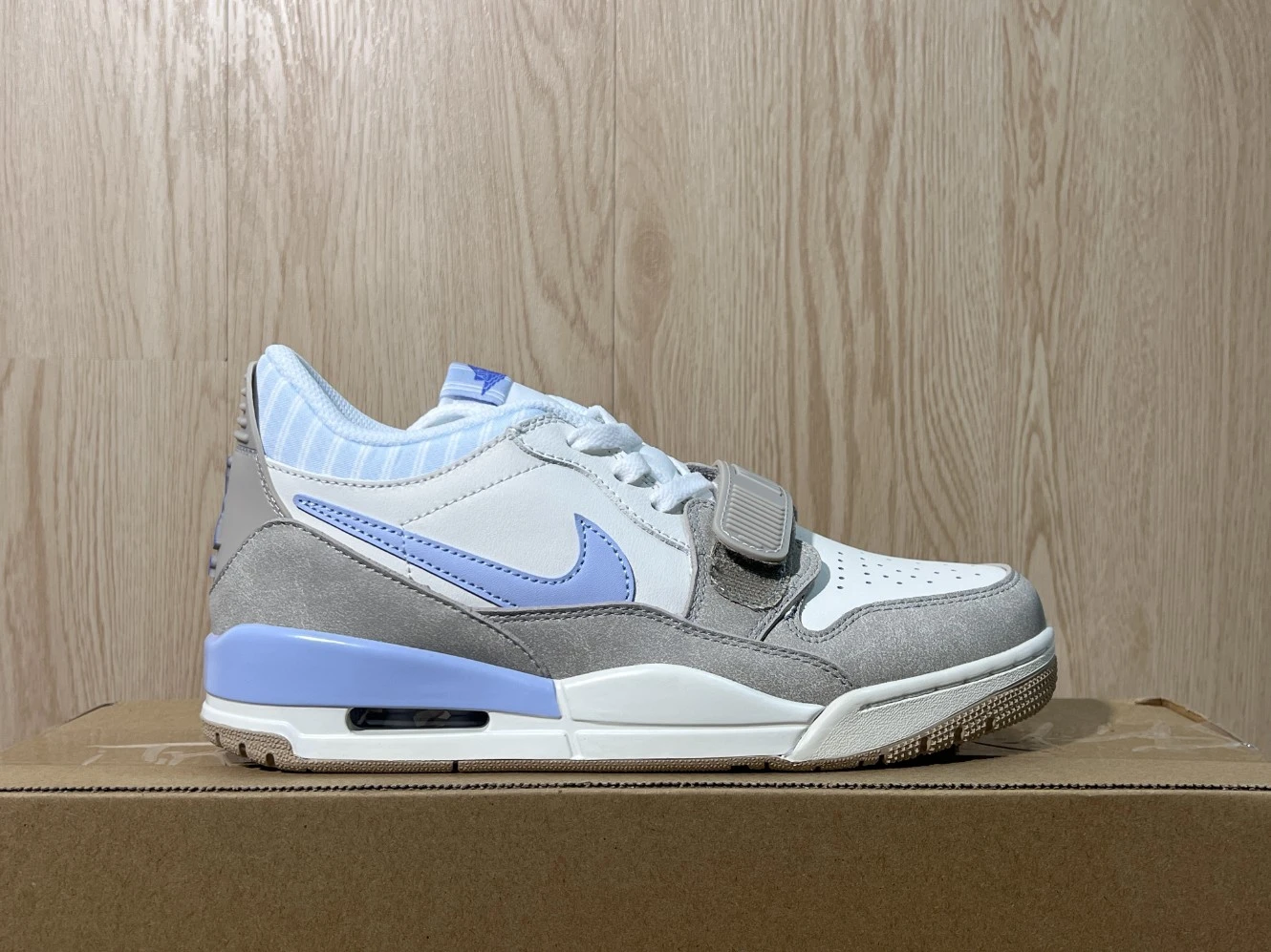 Nike White, Grey & Ice Blue Air Cushion Retro Sneakers – Premium Low-Top Streetwear Shoes