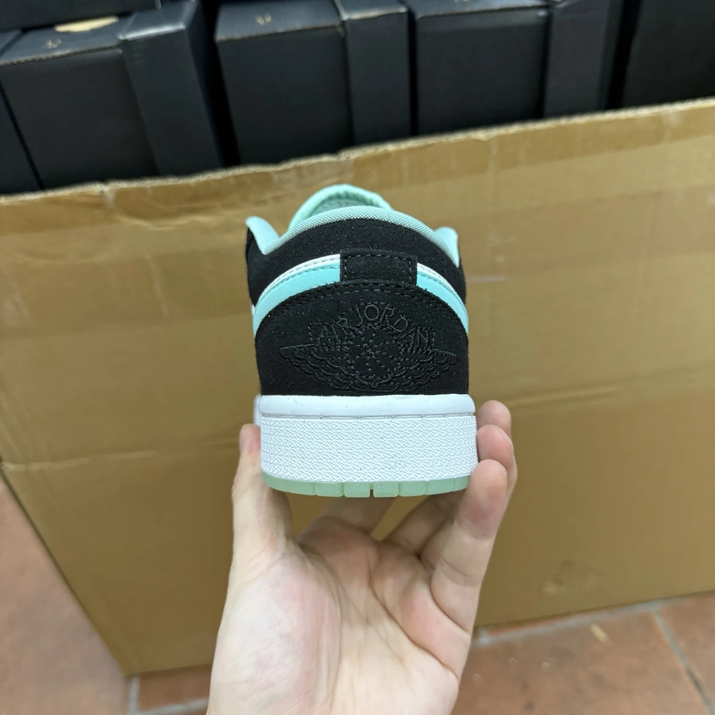 Air Jordan Low – Mint Black Edition