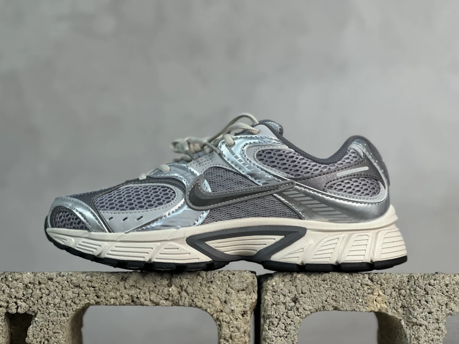 Nike Air Max Moto 2K – Metallic Grey, Silver & Cool Grey