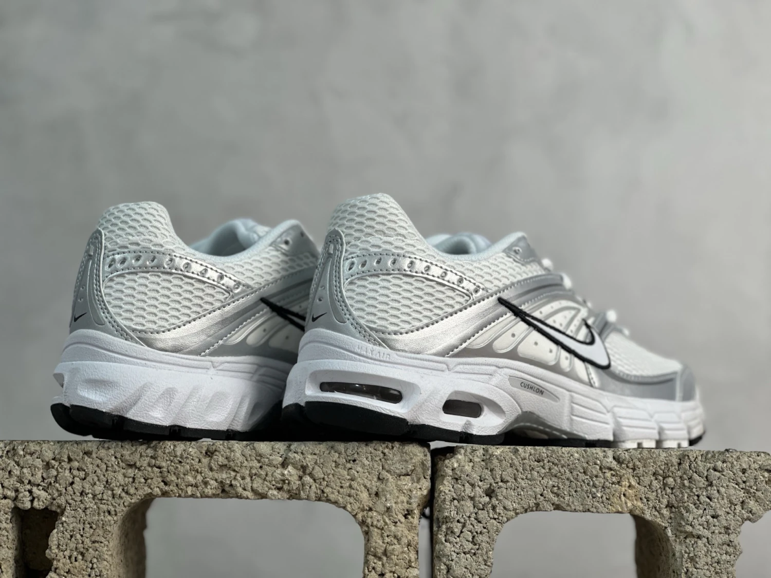 Nike Air Max Moto 2K – White, Metallic Silver & Black